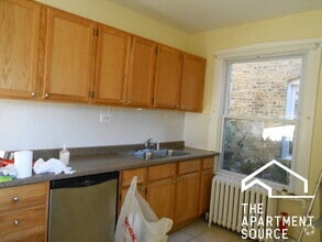 Building Photo - 733 Elm St