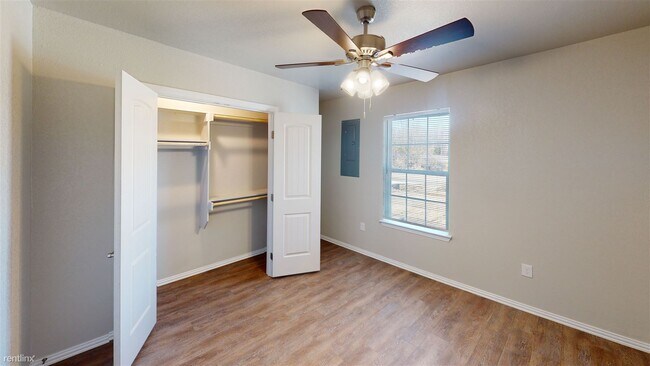 Foto del edificio - 2 br, 1 bath Triplex - 121 South A Street 121