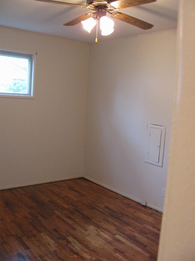 Building Photo - 1113 W Bradley Ave