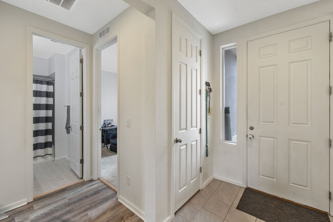 Building Photo - 2312 Sunrise Ln