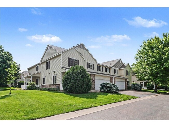 Building Photo - 130 River Woods Dr W