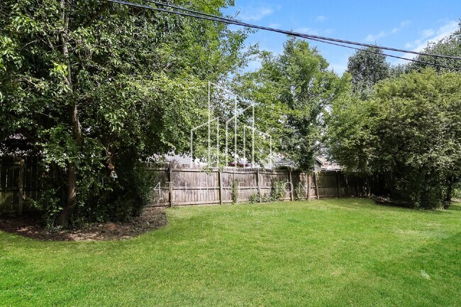 Building Photo - "Charming 2-Bedroom 1 bath home at 4222 Gl...