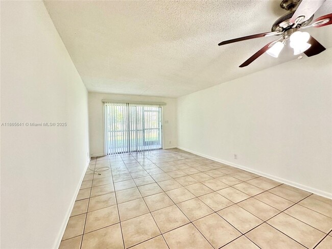 Building Photo - 7831 Colony Cir N