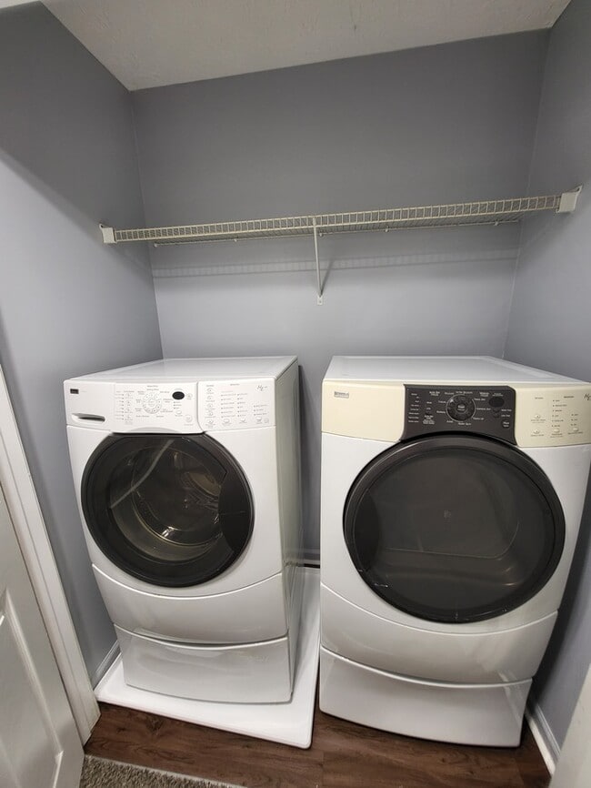 Building Photo - 3 Bedroom Townhouse