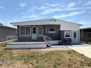 Building Photo - 1002 50th Ave Dr W