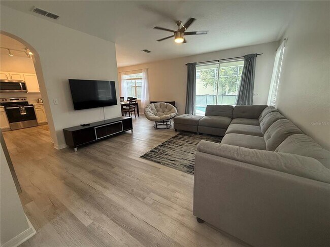 Foto del edificio - 1675 Royal Ridge Dr