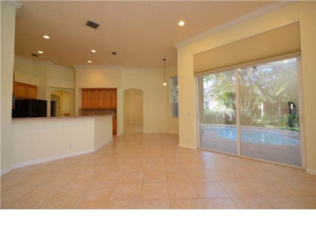 Building Photo - 2554 Jardin Manor