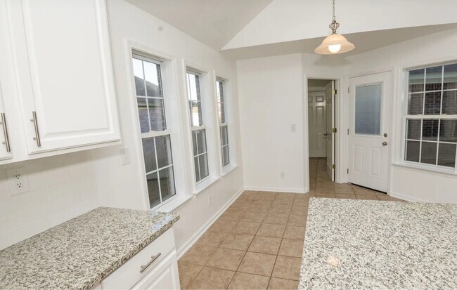 Foto del edificio - 7337 Heathermoore Loop