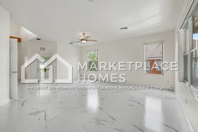Foto del edificio - 4014 SW 51st Ct