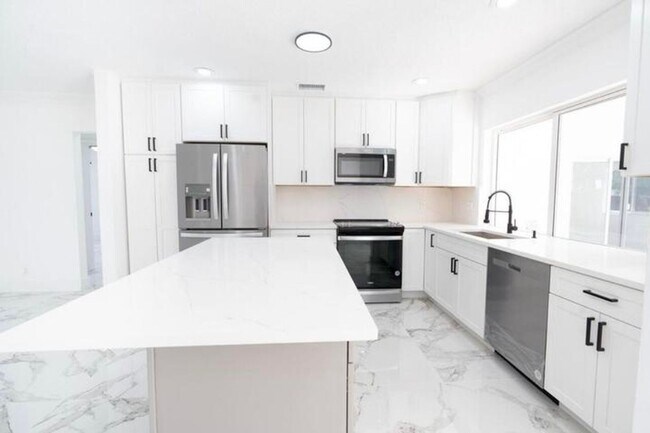 Foto del edificio - 1070 SW 18th St