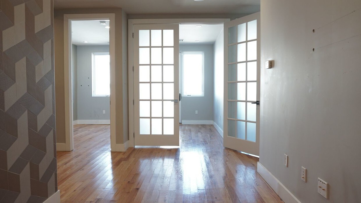 Foto principal - 682 Grand St