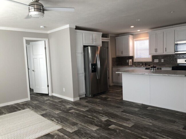 Building Photo - 1801 W 92nd Ave