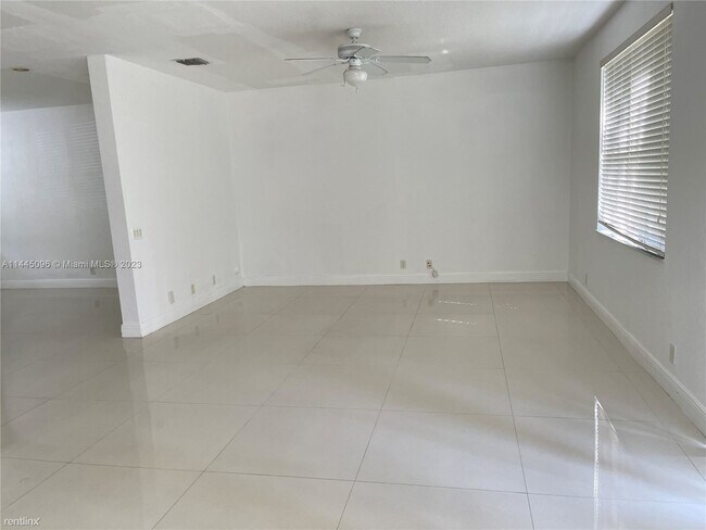 Foto del edificio - 5 br, 3.5 bath House - 1879 Aspen Ln # 1879