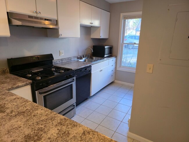 Kitchen - 10 Merrill Pl