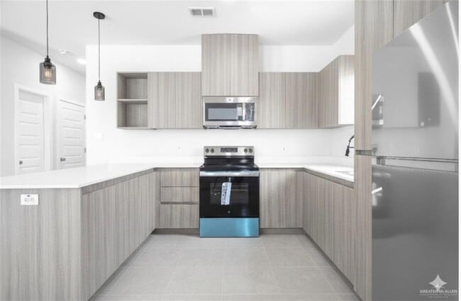 Building Photo - 608 N Alexandrite Ave