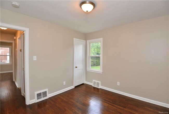 Foto del edificio - 11388 Farley