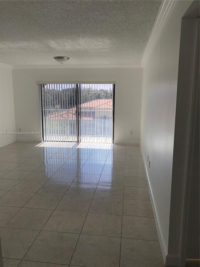 Building Photo - 9301 SW 92nd Ave