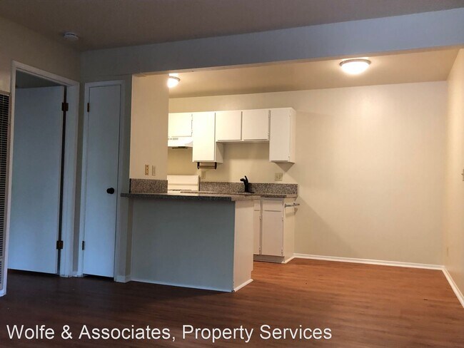 Building Photo - 326 Hollipat Center Dr