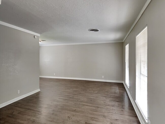 Foto del edificio - 10222 Belfast Rd