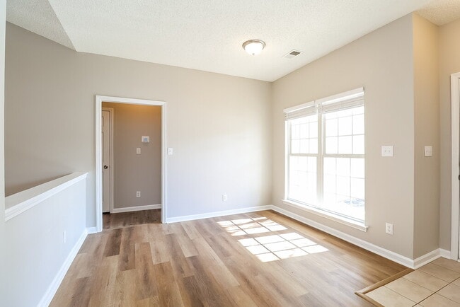 Building Photo - 197 Everett Park Dr