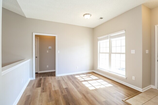 Foto del edificio - 197 Everett Park Dr