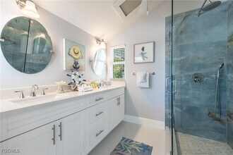 Building Photo - 424 Lagoon Dr