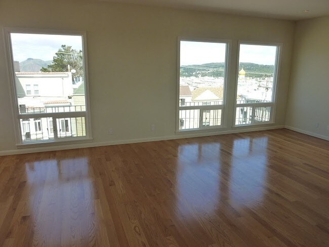 Interior - 3735 Anza St