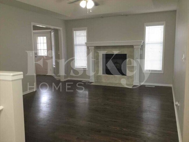 Building Photo - 305 W Laredo Trail