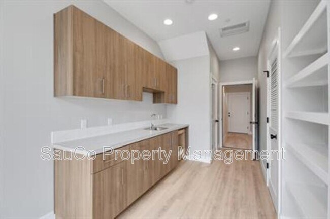 Foto del edificio - 22415 SW Pine St