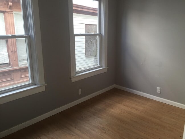 Building Photo - 20 W Sunnyside Way
