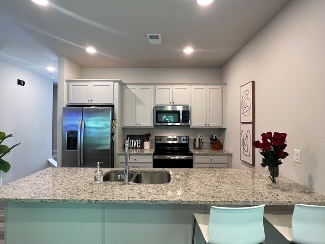 Building Photo - 2816 Ridgeview Dr SW