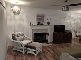 Building Photo - 850 S Tamiami Trl