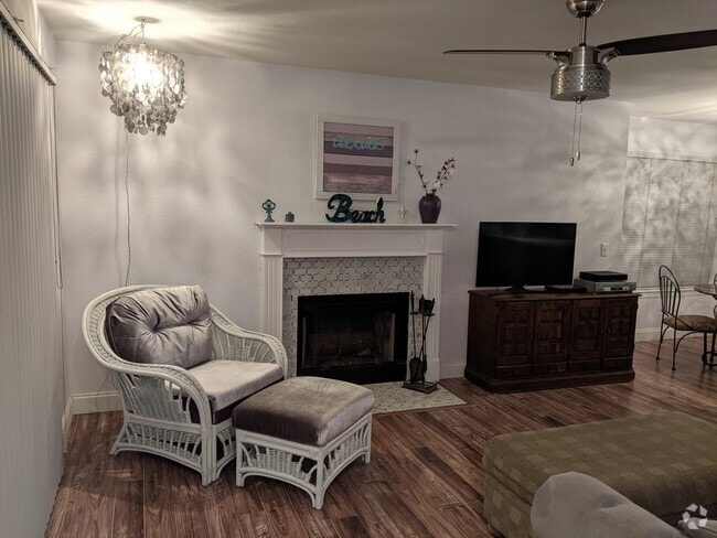 Building Photo - 850 S Tamiami Trl