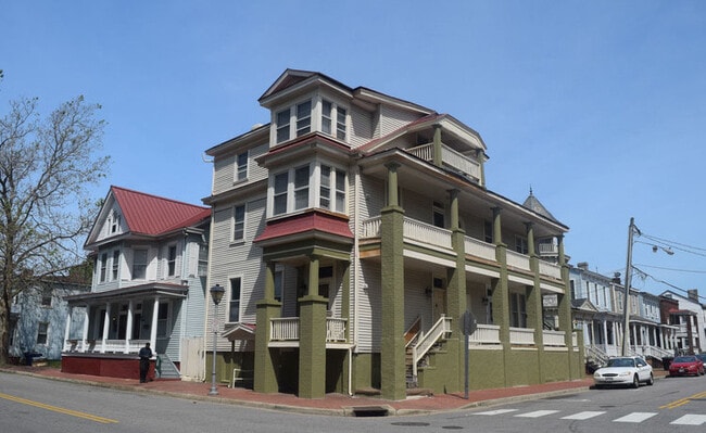 Building Photo - 818 Dinwiddie St
