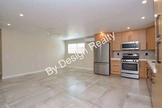 Building Photo - 3 Bed 3 Bath - Built in 2024 - 1/2 Mile to...