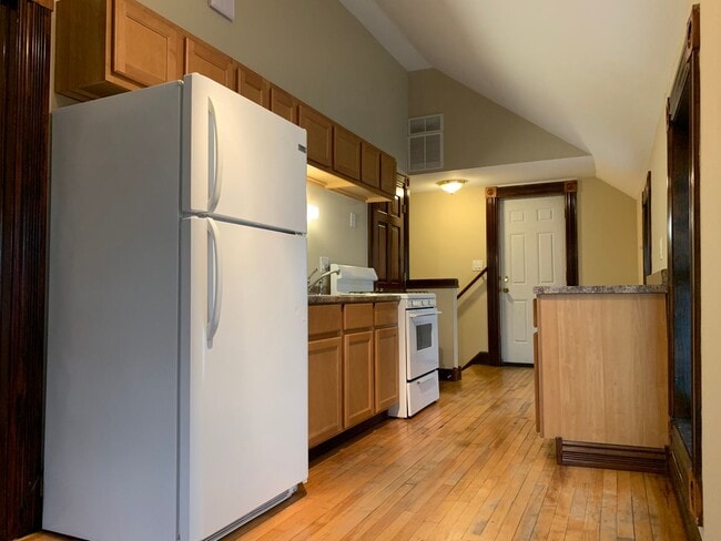 Building Photo - 2261 S Mound St