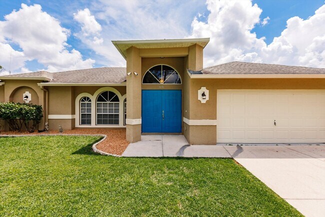 Foto del edificio - "Charming 3-Bedroom Home with 2 Full Baths and Spacious 2537 Sq Ft in North Port, FL!"