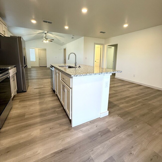 Foto del edificio - Charming 3 Bedroom Home Located In Elm Meadows!