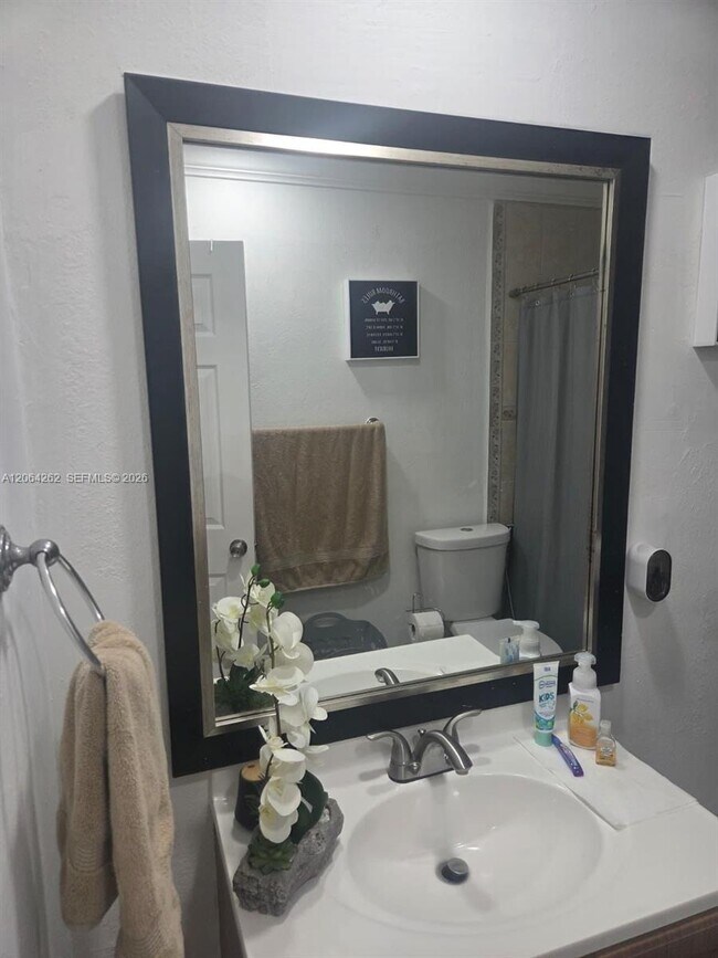 Foto del edificio - 1235 SW 136th Pl