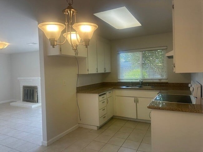 Building Photo - 55-1309