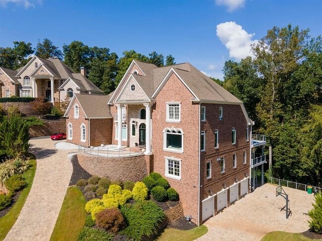 Building Photo - 8345 Grogans Ferry Rd
