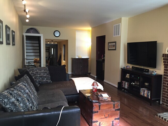 Living Room - 1014 Fawn St