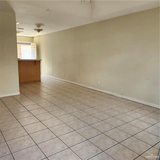 Foto del edificio - 1501 W Carmen Ave