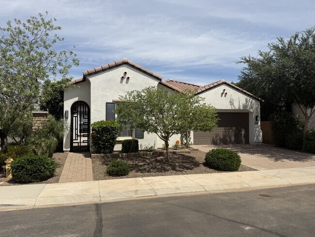 Building Photo - 660 W Cantebria Dr