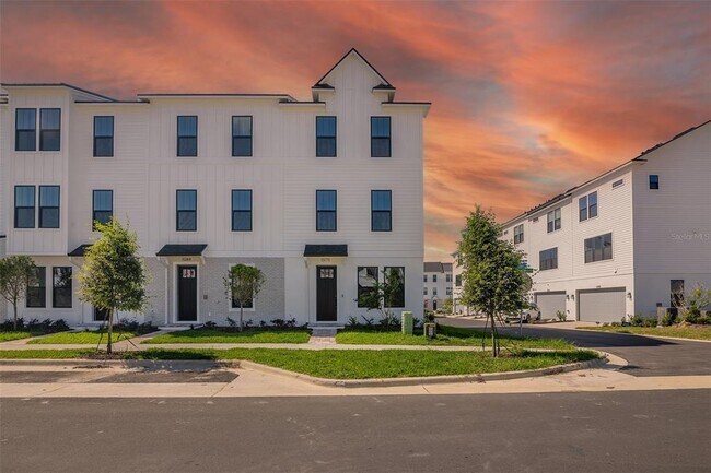 Foto del edificio - 15178 Groveside Rd