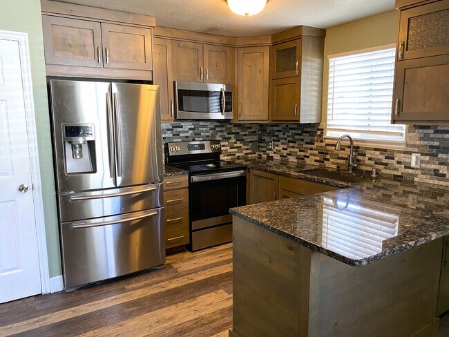 Building Photo - 6060 Lishawn Dr