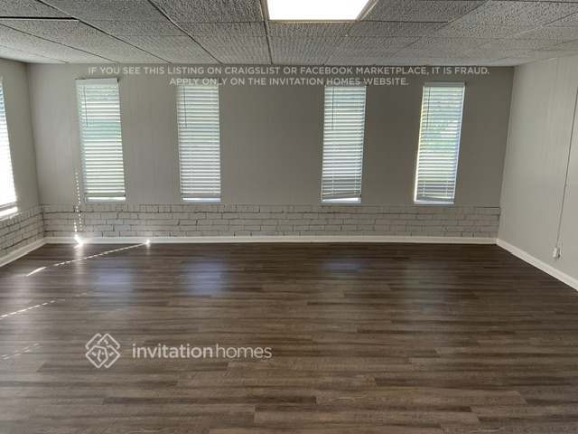 Building Photo - 2630 Farmington Dr SW