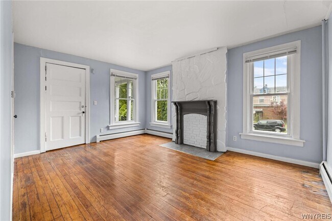 Foto del edificio - 619 Elmwood Ave