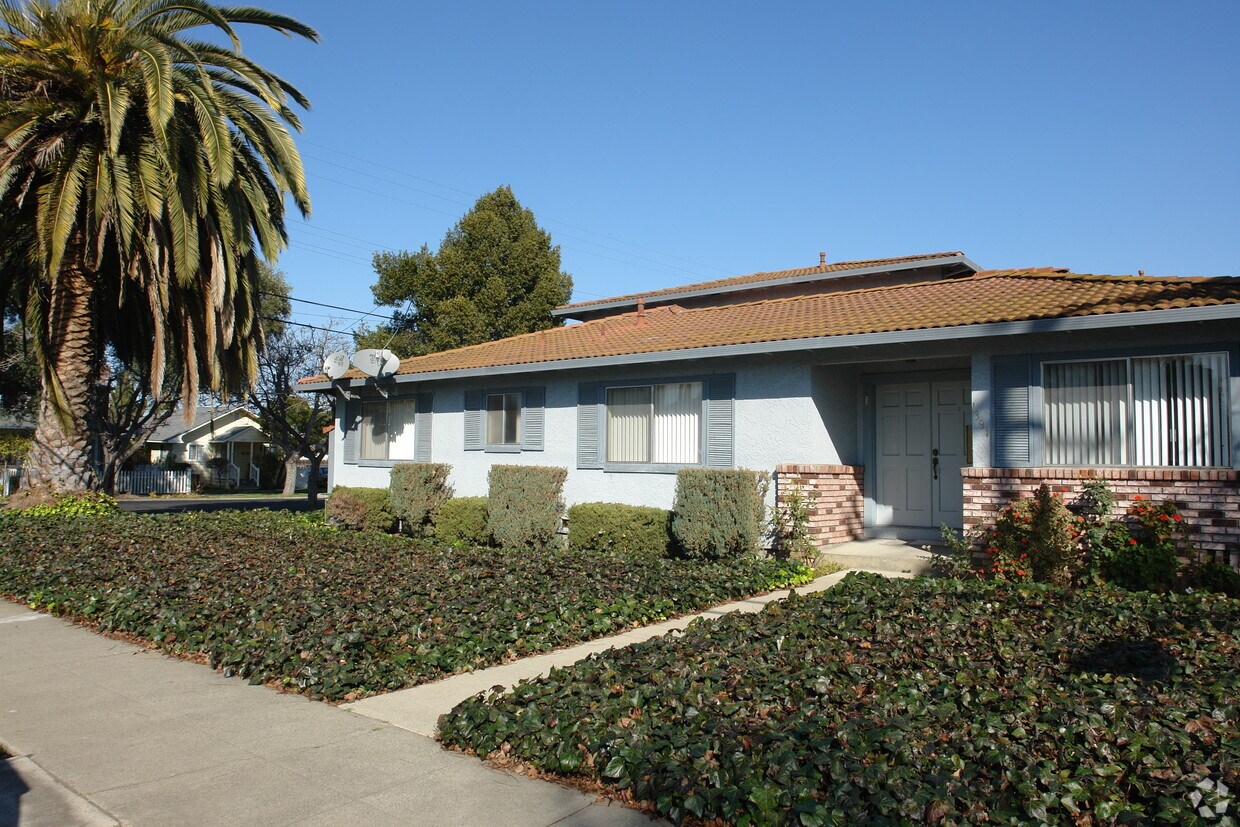 Primary Photo - 1391 Lincoln St