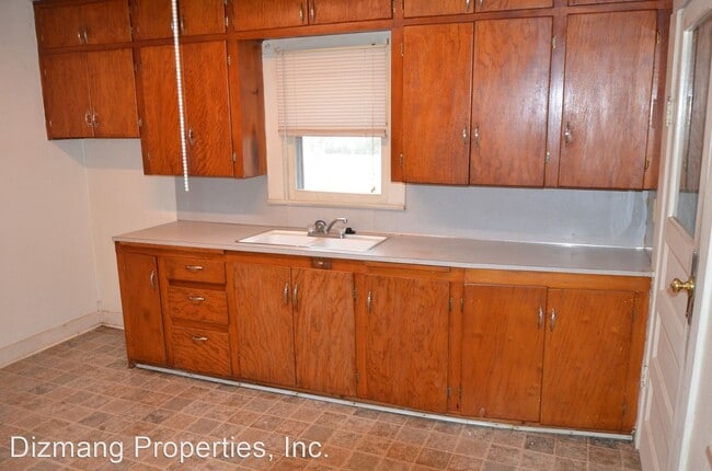 Building Photo - 2 br, 1 bath House - 2106 W. Walnut St.